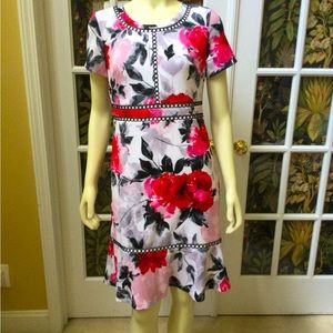 NWT Karl Lagerfeld Paris Womens size 6 Watercolor floral flounce dress